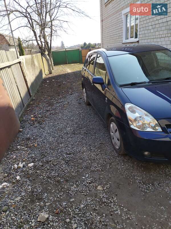 Минивэн Toyota Corolla Verso 2005 в Староконстантинове