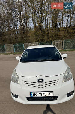 Минивэн Toyota Corolla Verso 2010 в 