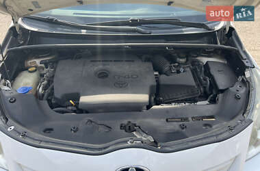 Минивэн Toyota Corolla Verso 2010 в 
