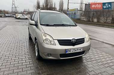 Минивэн Toyota Corolla Verso 2002 в 