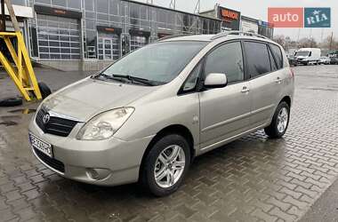 Минивэн Toyota Corolla Verso 2002 в 