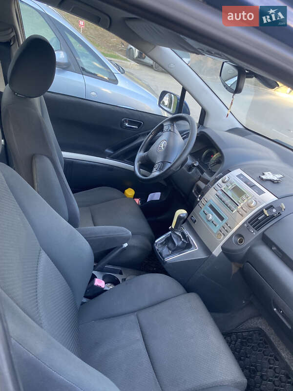 Минивэн Toyota Corolla Verso 2005 в Ананьеве фото 13 Минивэн Toyota Corolla Verso 2005 в Ананьеве
