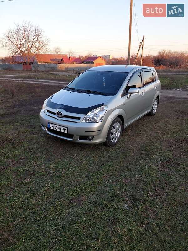 Минивэн Toyota Corolla Verso 2005 в Раздельной