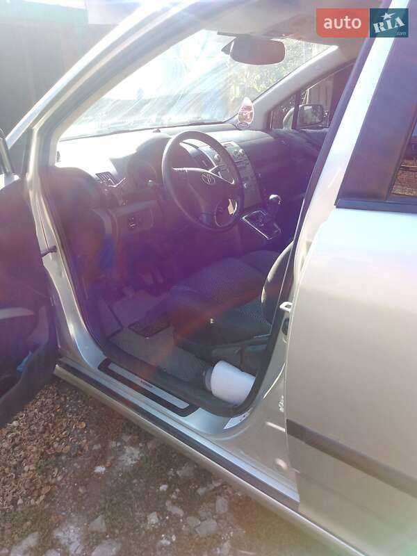 Мінівен Toyota Corolla Verso 2006 в Губинихи