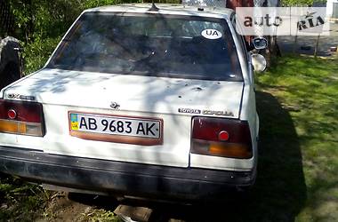 Седан Toyota Corolla 1983 в Чечельнику