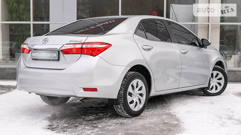 Седан Toyota Corolla 2013 в Днепре