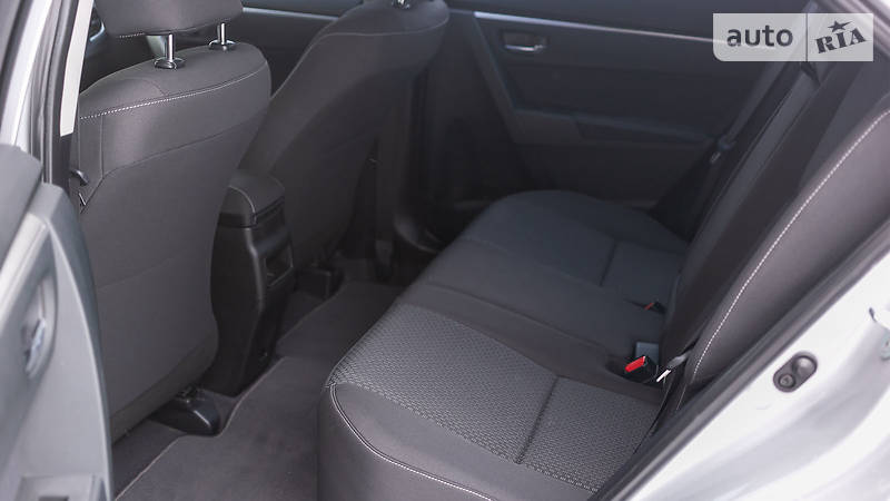 Седан Toyota Corolla 2013 в Днепре