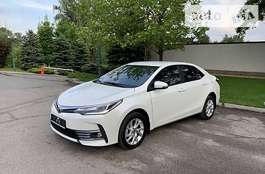 Седан Toyota Corolla 2017 в Днепре