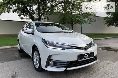 Седан Toyota Corolla 2017 в Днепре