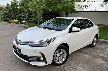 Седан Toyota Corolla 2017 в Днепре