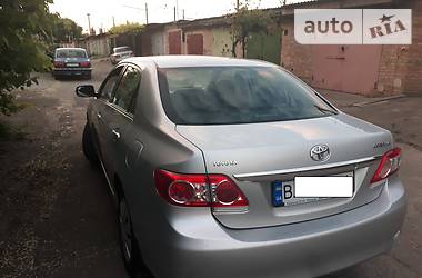 Седан Toyota Corolla 2011 в Кропивницком