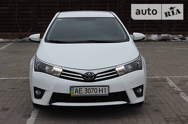 Седан Toyota Corolla 2013 в Днепре