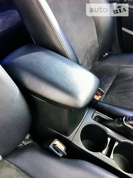 Седан Toyota Corolla 2014 в Тернополе