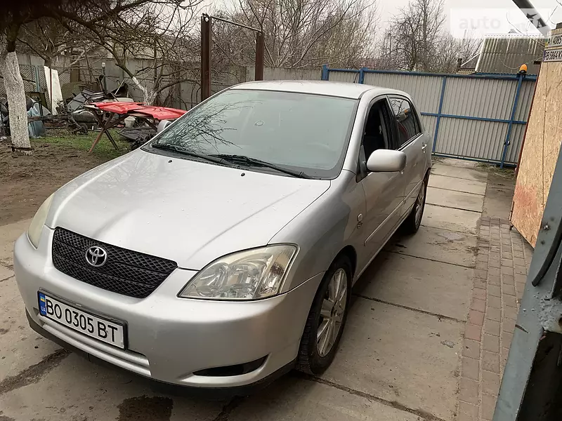 Хэтчбек Toyota Corolla 2003 в 