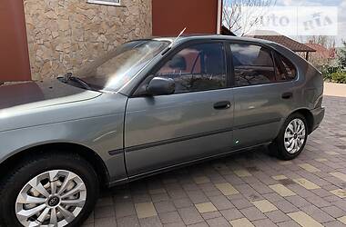 Хетчбек Toyota Corolla 1993 в 