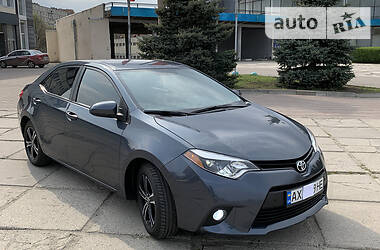 Седан Toyota Corolla 2015 в 