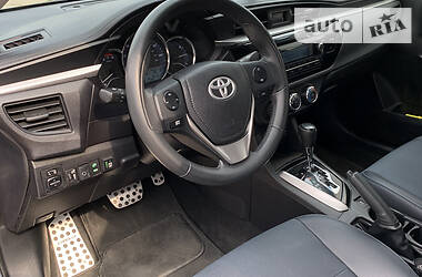 Седан Toyota Corolla 2015 в 