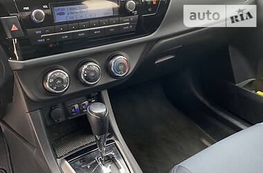 Седан Toyota Corolla 2015 в 
