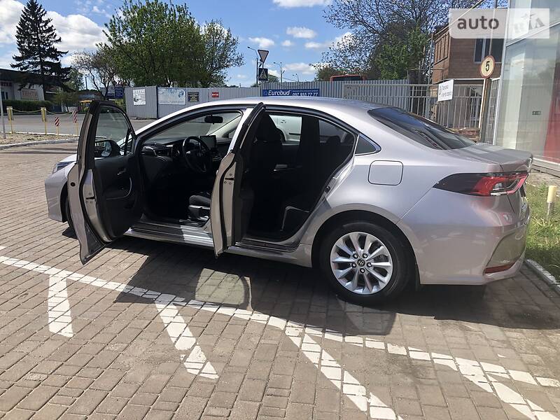 Седан Toyota Corolla 2019 в Рівному