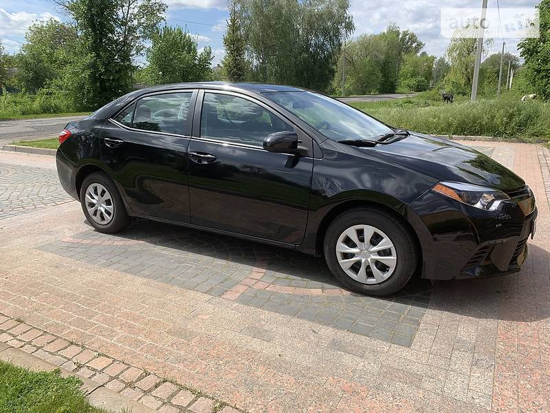 Седан Toyota Corolla 2015 в Пирятині