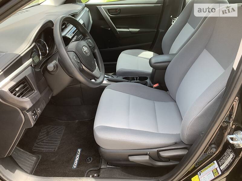 Седан Toyota Corolla 2015 в Пирятині