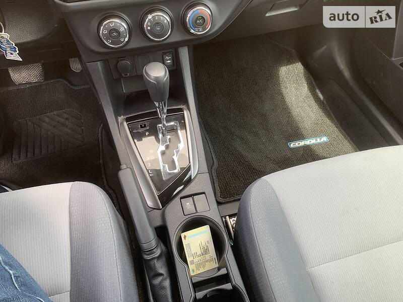 Седан Toyota Corolla 2015 в Пирятині