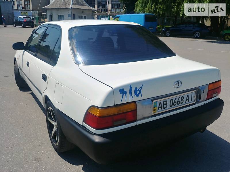 Седан Toyota Corolla 1993 в Калинівці