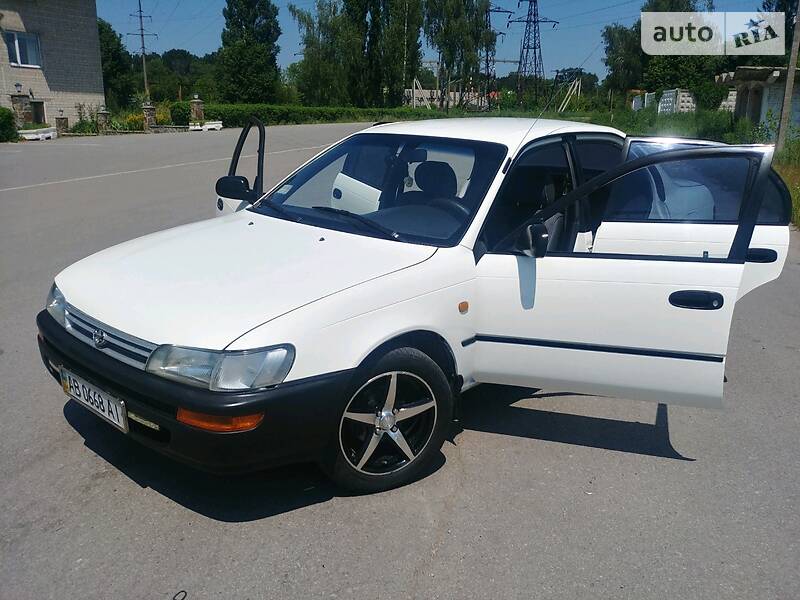 Седан Toyota Corolla 1993 в Калинівці
