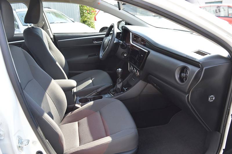Седан Toyota Corolla 2017 в Києві