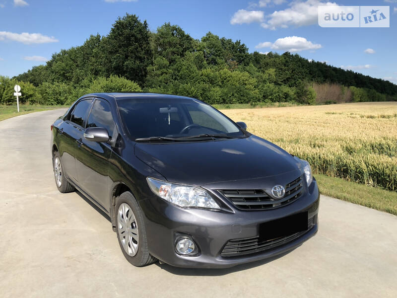 Седан Toyota Corolla 2013 в Києві