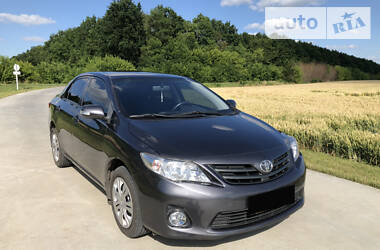 Седан Toyota Corolla 2013 в 