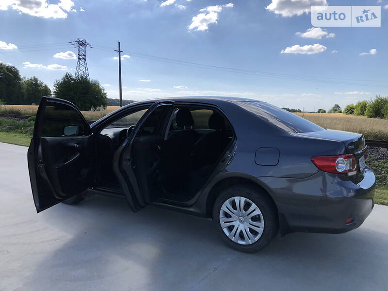 Седан Toyota Corolla 2013 в Києві