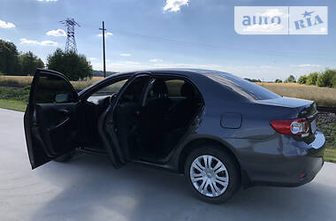 Седан Toyota Corolla 2013 в 