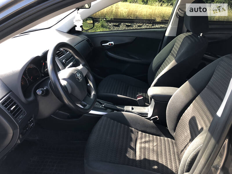 Седан Toyota Corolla 2013 в Києві