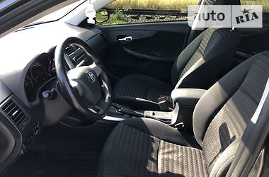 Седан Toyota Corolla 2013 в 