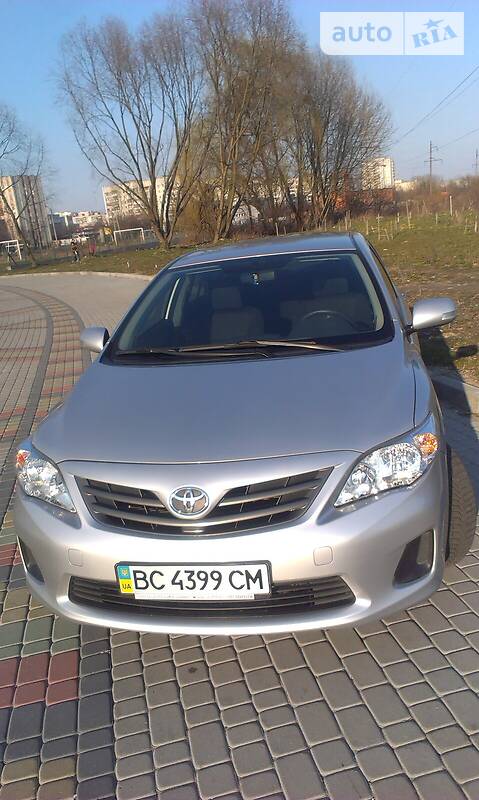 Седан Toyota Corolla 2011 в Львові