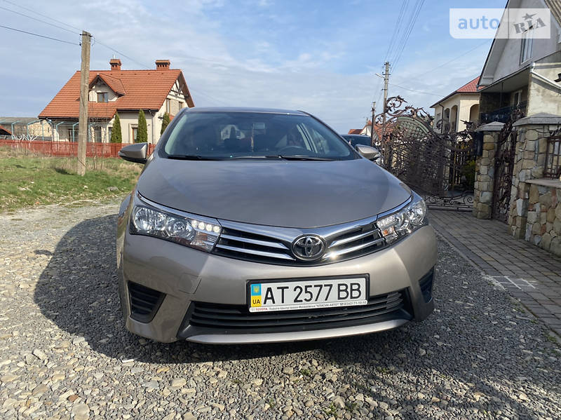 Седан Toyota Corolla 2014 в Ивано-Франковске