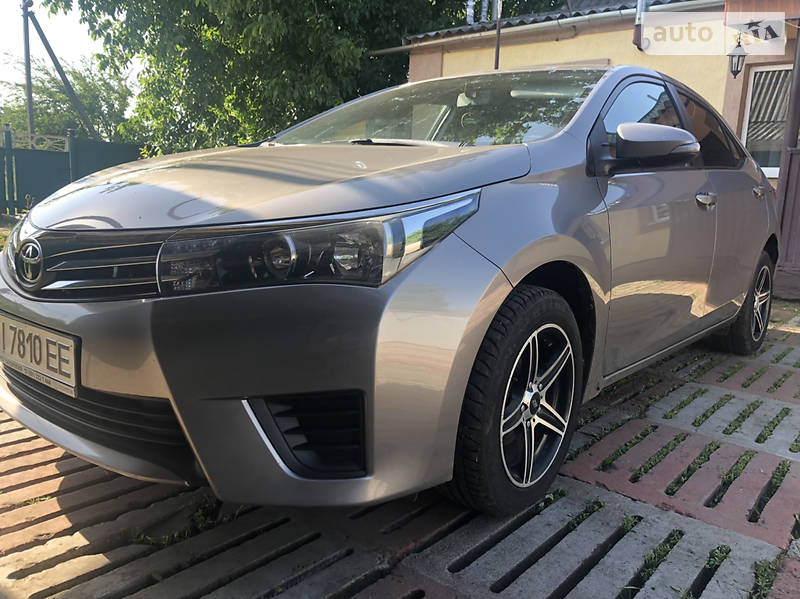 Седан Toyota Corolla 2013 в Кобеляках