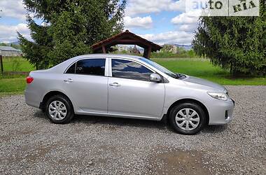 Седан Toyota Corolla 2010 в Ужгороді