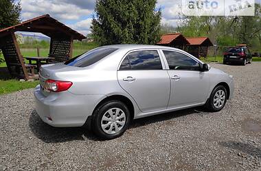 Седан Toyota Corolla 2010 в Ужгороді