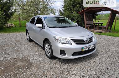 Седан Toyota Corolla 2010 в Ужгороді