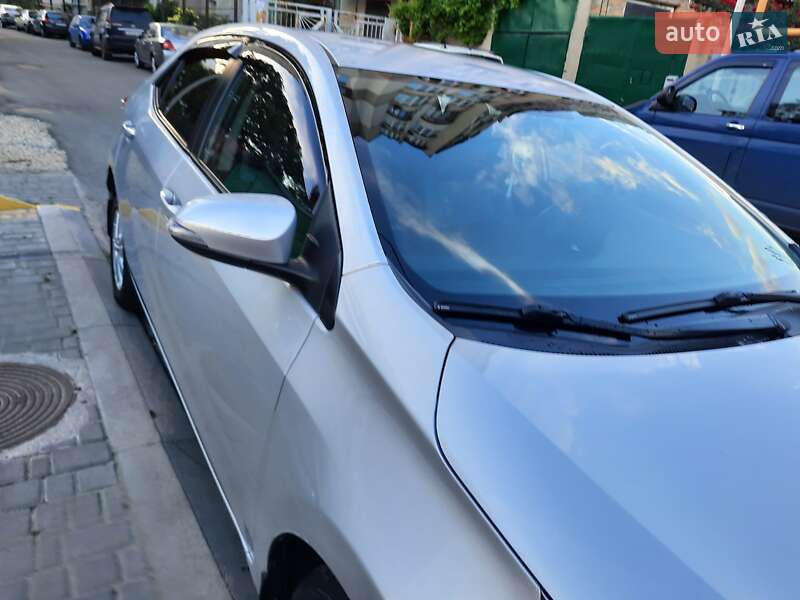 Седан Toyota Corolla 2015 в Одесі