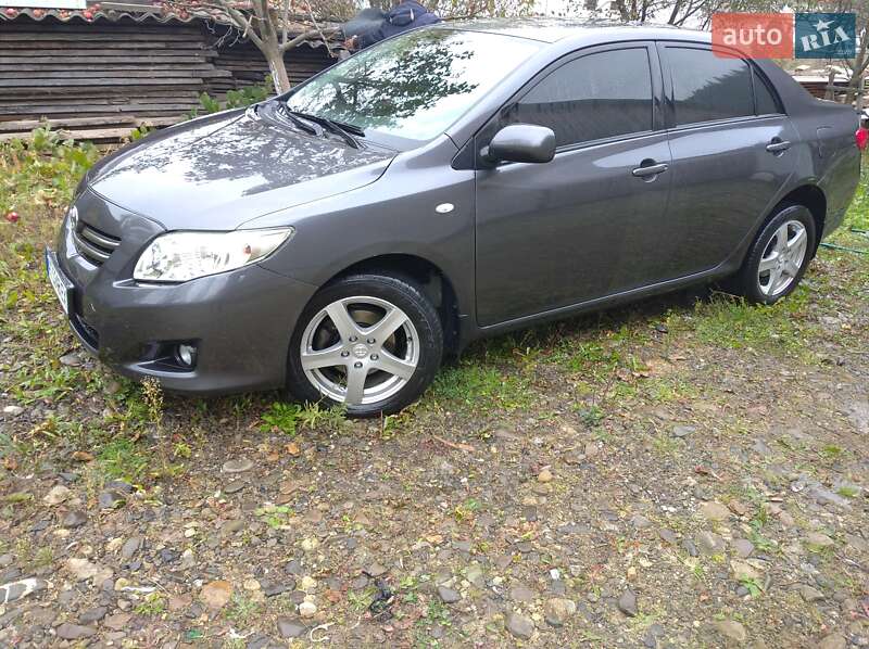 Седан Toyota Corolla 2008 в Путиле