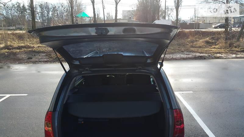 Універсал Toyota Corolla 2004 в Вишгороді