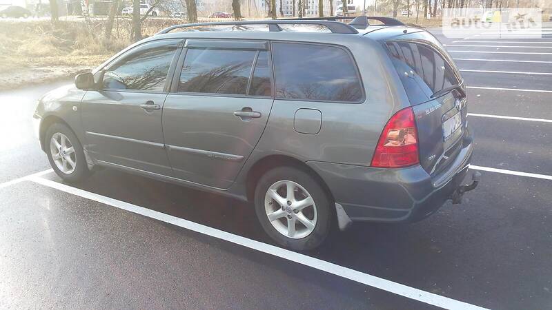 Універсал Toyota Corolla 2004 в Вишгороді