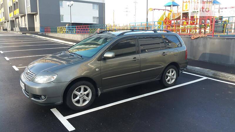 Універсал Toyota Corolla 2004 в Вишгороді