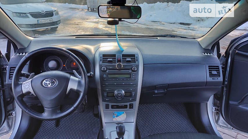 Седан Toyota Corolla 2008 в Виннице