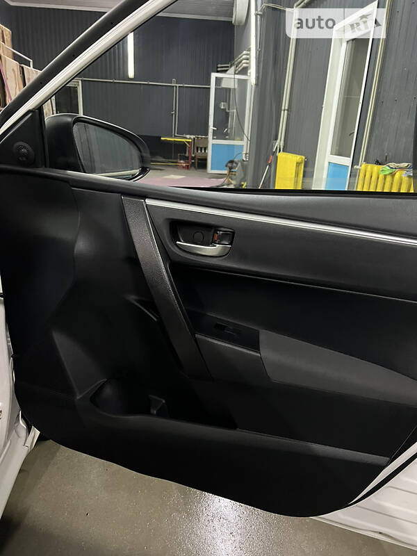 Седан Toyota Corolla 2017 в Киеве