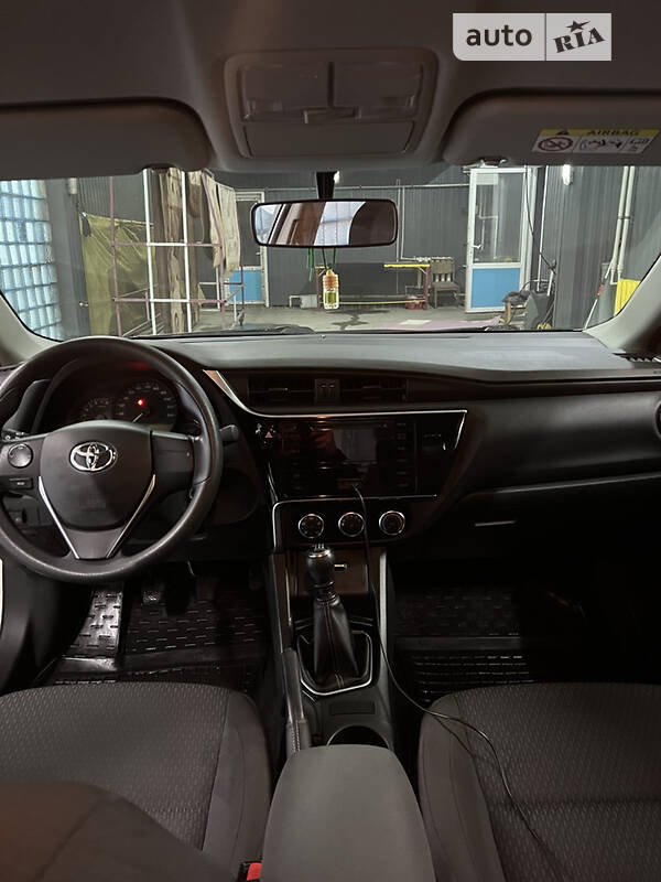 Седан Toyota Corolla 2017 в Киеве