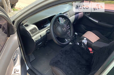 Хэтчбек Toyota Corolla 2005 в 